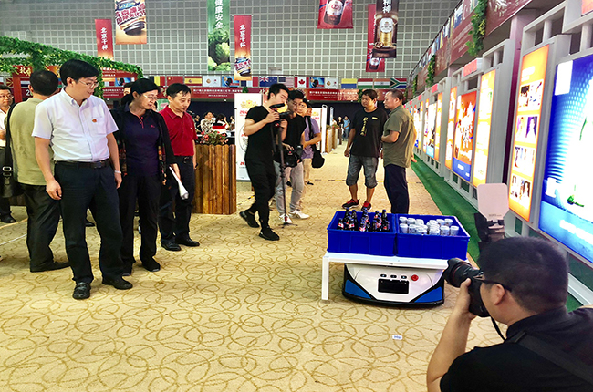 國際啤酒節(jié)：我不是酒神，我是科捷機器人